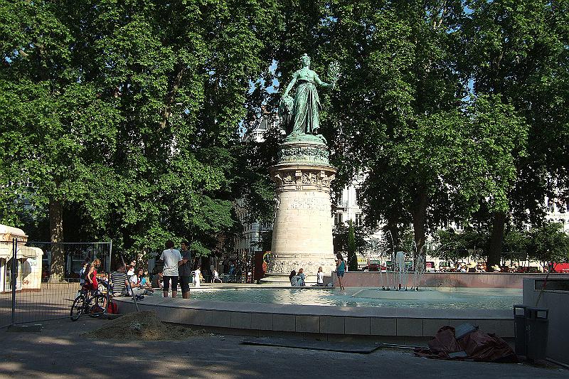 2010-06- (258).JPG - Place Carnot mit der Statue "Marianne", zu Ehren der französischen Republik